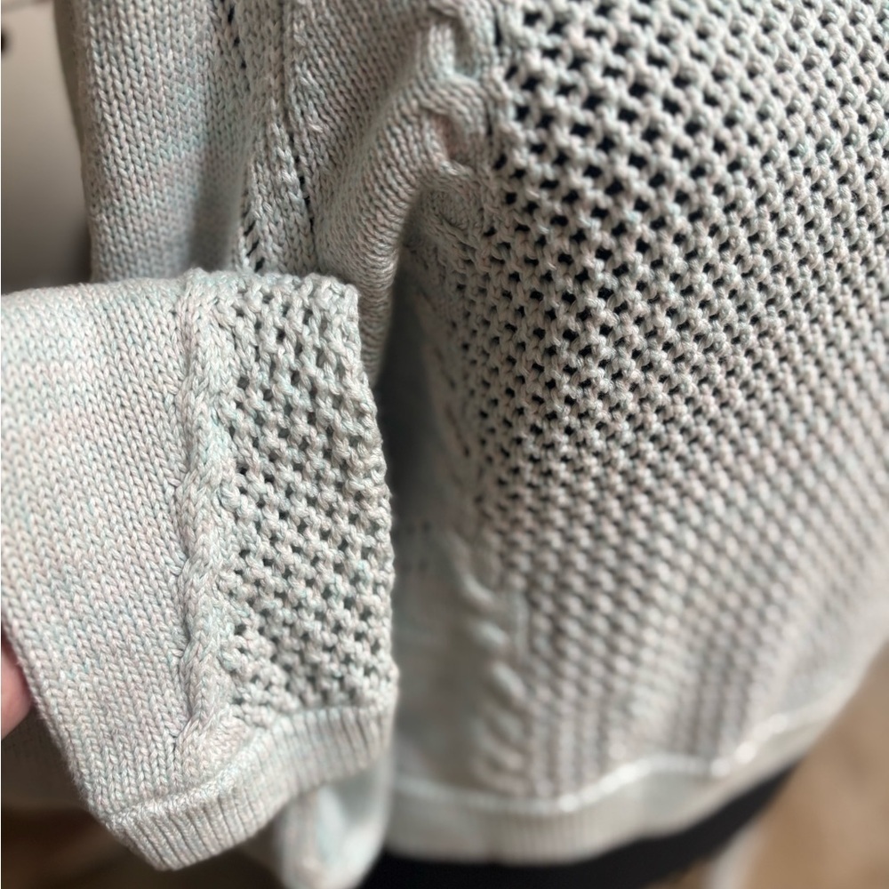 LULULEMON LIGHT BLUE CROPPED ATHLEISURE SPORTY CASUAL MESH KNIT SHIRT SZ L- XL - Picture 5 of 7